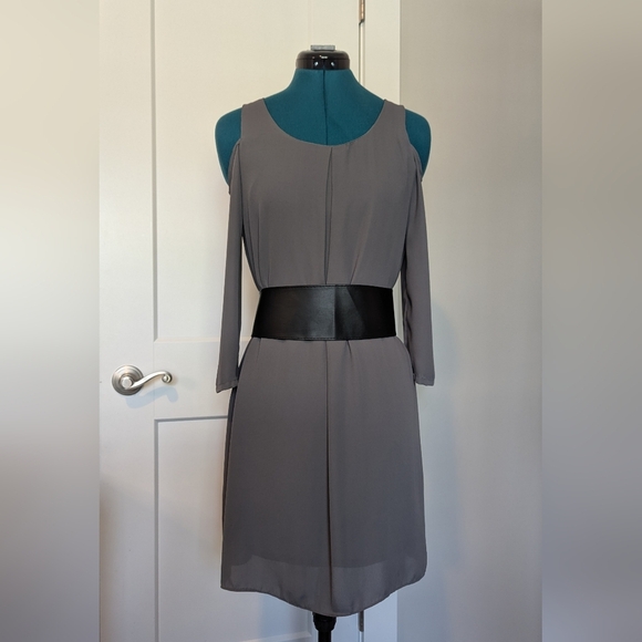 Jon & Anna Womens Dress Medium Neutral Gray Lined Chiffon Cold Shoulder A-line - Picture 4 of 6